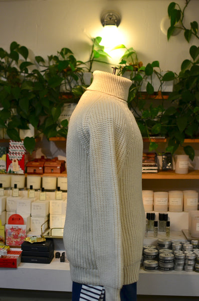 ARAN - FISHERMAN'S MERINO RIBBED TURTLENECK SWEATER (OFF-WHITE)