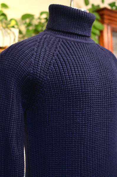 ARAN - FISHERMAN'S MERINO RIBBED TURTLENECK SWEATER (NAVY)