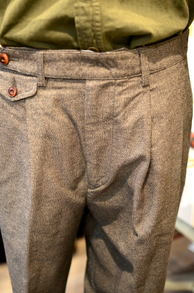EAST HARBOUR SURPLUS - ENFIELD PLEATED PANTS (BROWN)