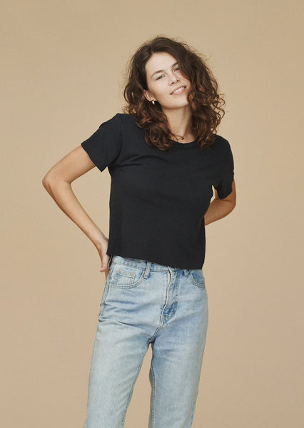 JUNGMAVEN - CROPPED OJAI TEE