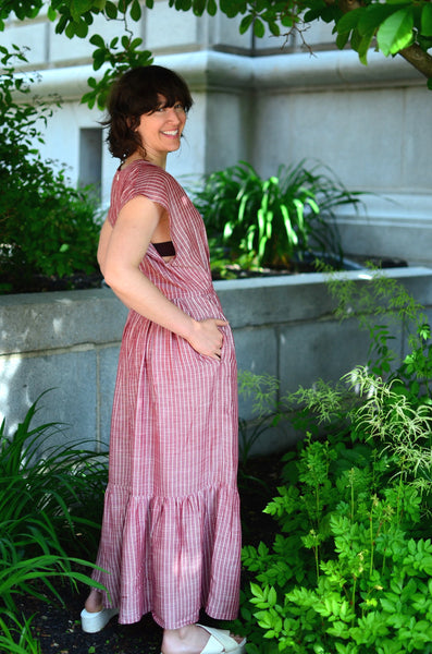 THE MERREL DEEP V TIERED DRESS - CHAMBRAY STRIPES NANTUCKET RED