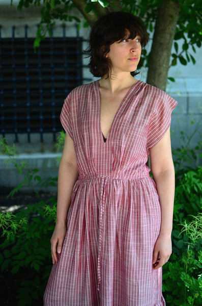 THE MERREL DEEP V TIERED DRESS - CHAMBRAY STRIPES NANTUCKET RED